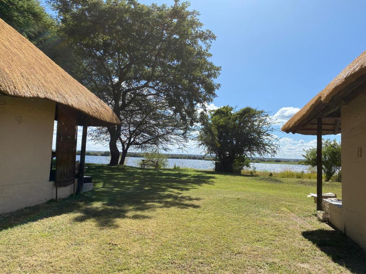 Big 5 Toro Lodge Kasane Extérieur photo