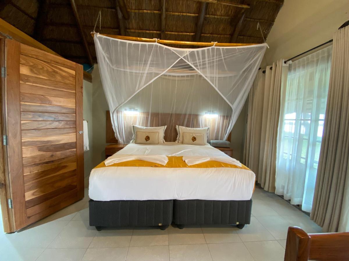 Big 5 Toro Lodge Kasane Extérieur photo