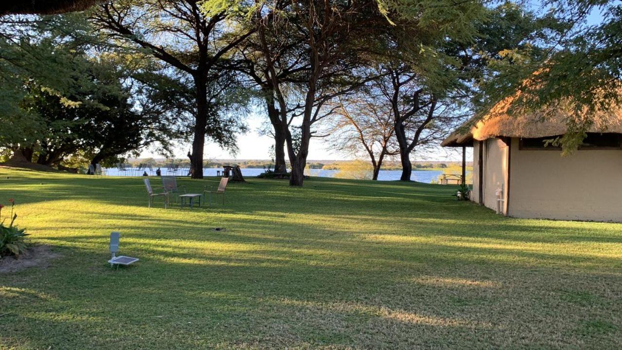 Big 5 Toro Lodge Kasane Extérieur photo