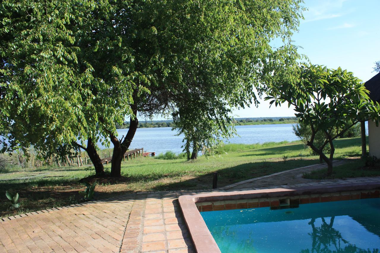Big 5 Toro Lodge Kasane Extérieur photo